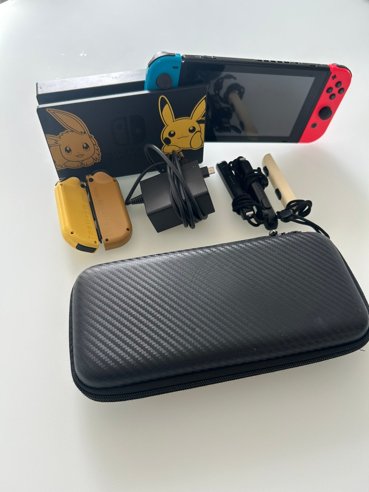 Nintendo Switch Pikachu/Eevee Edition + 4 Controllers, Verzenden, Refurbished, Met 3 controllers of meer, Switch 2019 Upgrade
