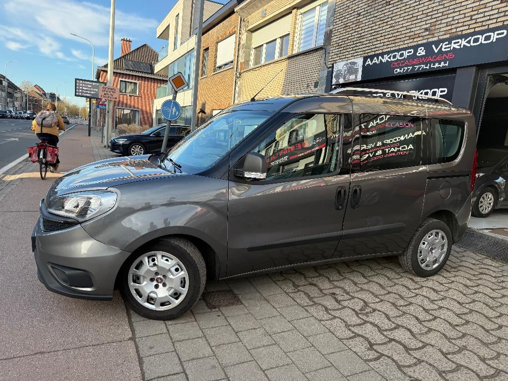 Fiat Doblo 1400 benzine 5Place airco jaar 2017, Auto's, Euro 6, Parkeersensor, Bedrijf, Handgeschakeld
