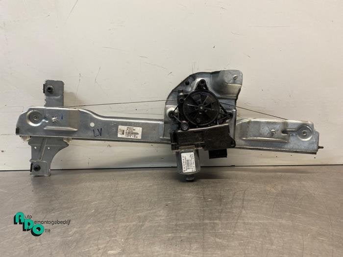 Ruitmechaniek 4Deurs links-voor van een Peugeot 208 (208 12-, Gebruikt, -, -, Ophalen of Verzenden