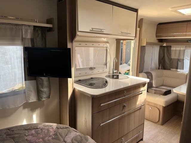 caravane  CARAVELAIR Allegra 470, année avril 2017., Jusqu'à 4, Coin salon convertible, Réservoir d'eau fixe, Particulier