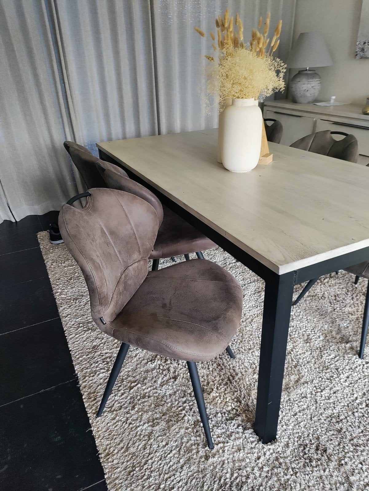 Stoelen (eetkamer), Enlèvement
