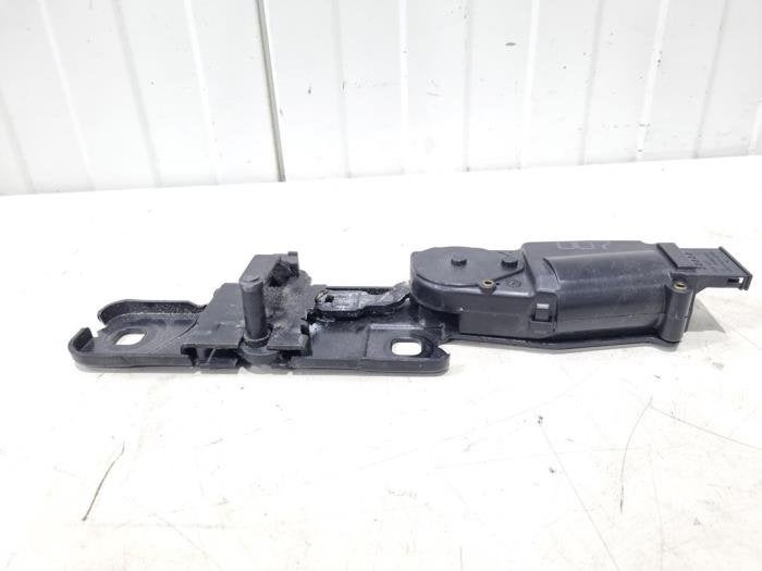 Moteur fermeture auxiliaire hayon d'un Audi A7, Autos : Pièces & Accessoires, Carrosserie & Tôlerie, Audi, Utilisé, 3 mois de garantie