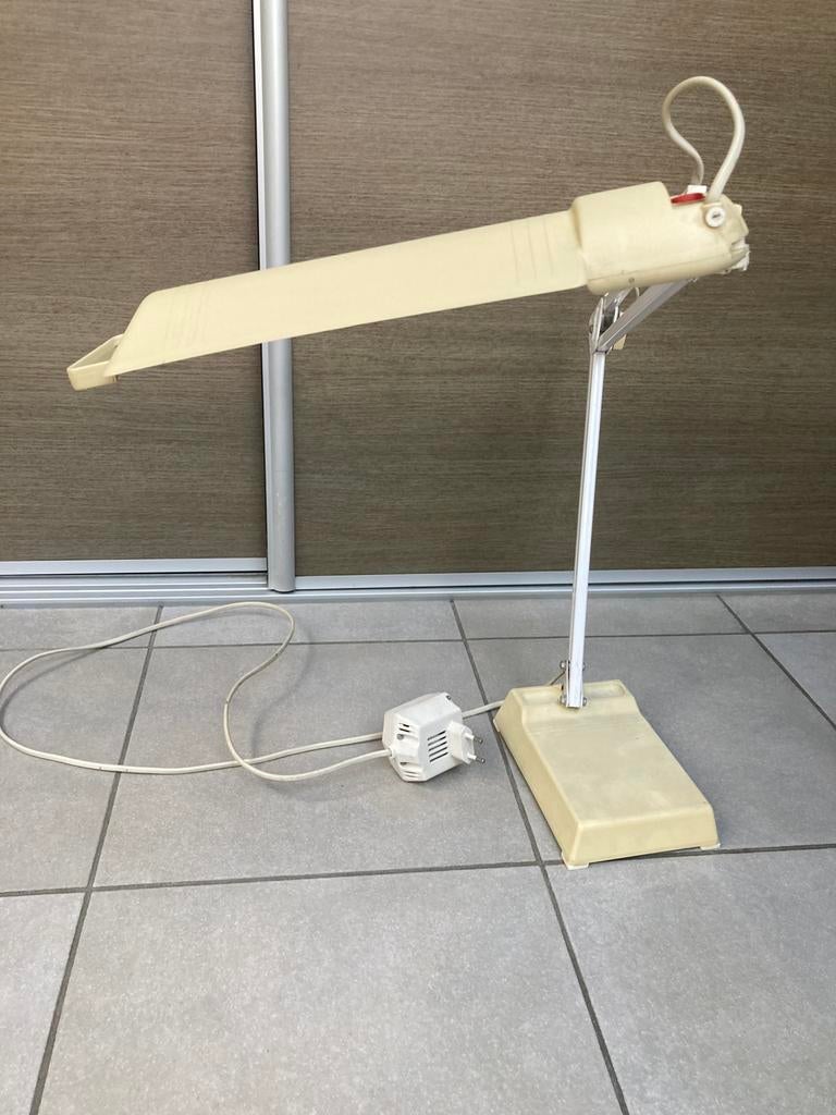 Beige bureaulamp werkend, Ophalen, Zo goed als nieuw