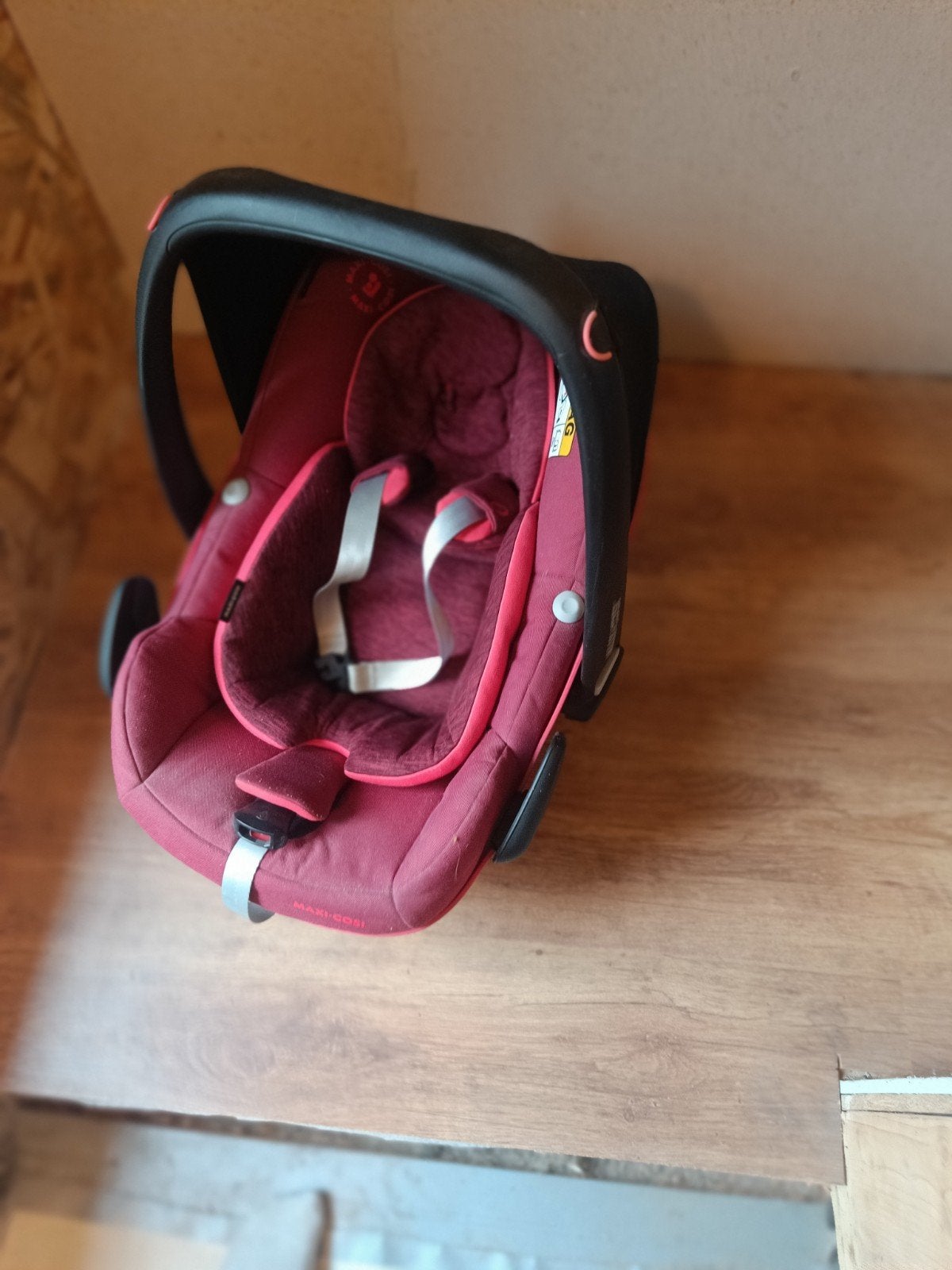 Maxi-Cosi pebble rood/roze, Enfants & Bébés, Enlèvement, Utilisé, Maxi-Cosi, Ceinture de sécurité ou Isofix