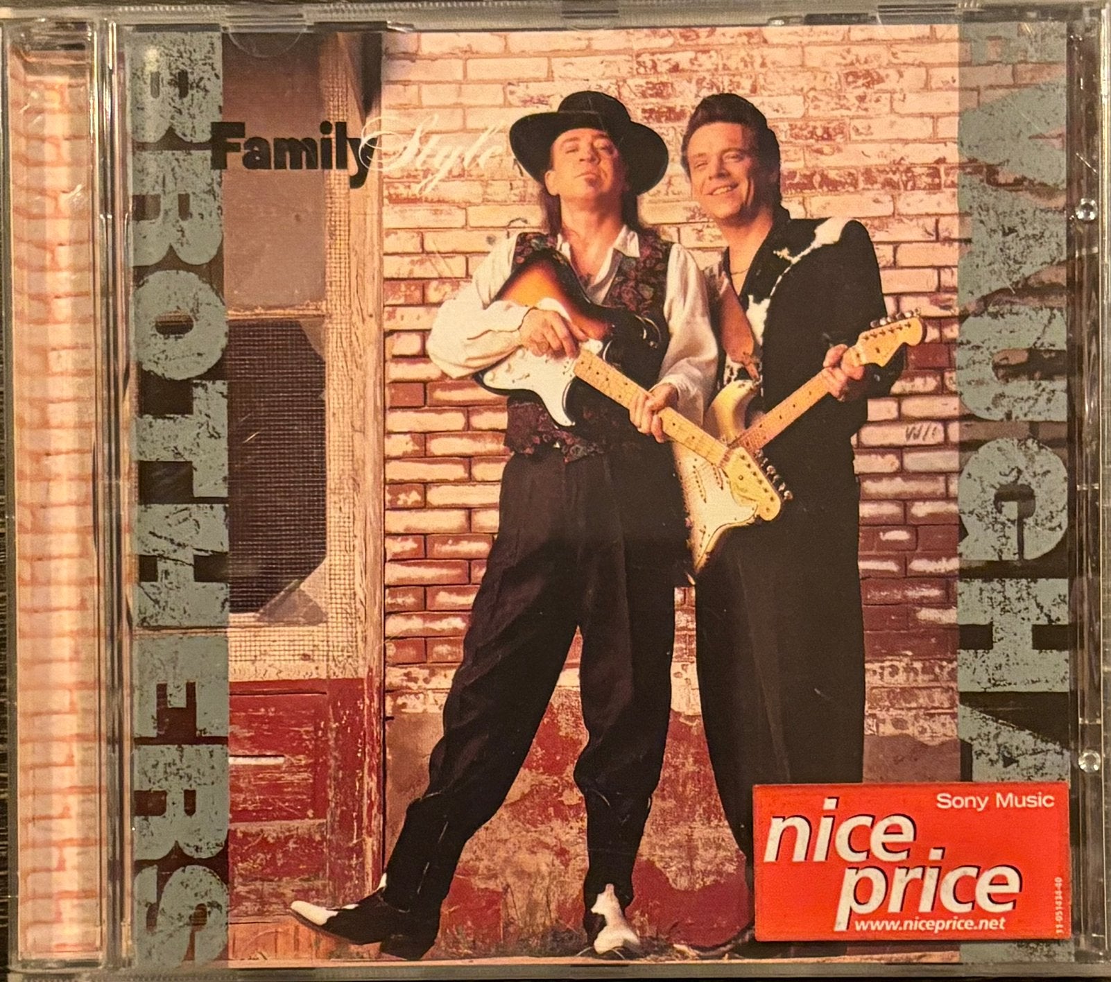 THE VAUGHAN BROTHERS - Family Style, CD & DVD, CD | Jazz & Blues, Enlèvement ou Envoi, Comme neuf, Blues