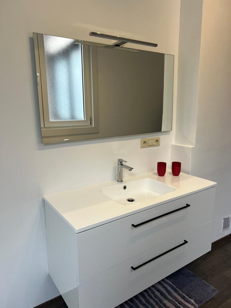 Lavabo meubel met spiegel en lamp, Ophalen, Zo goed als nieuw
