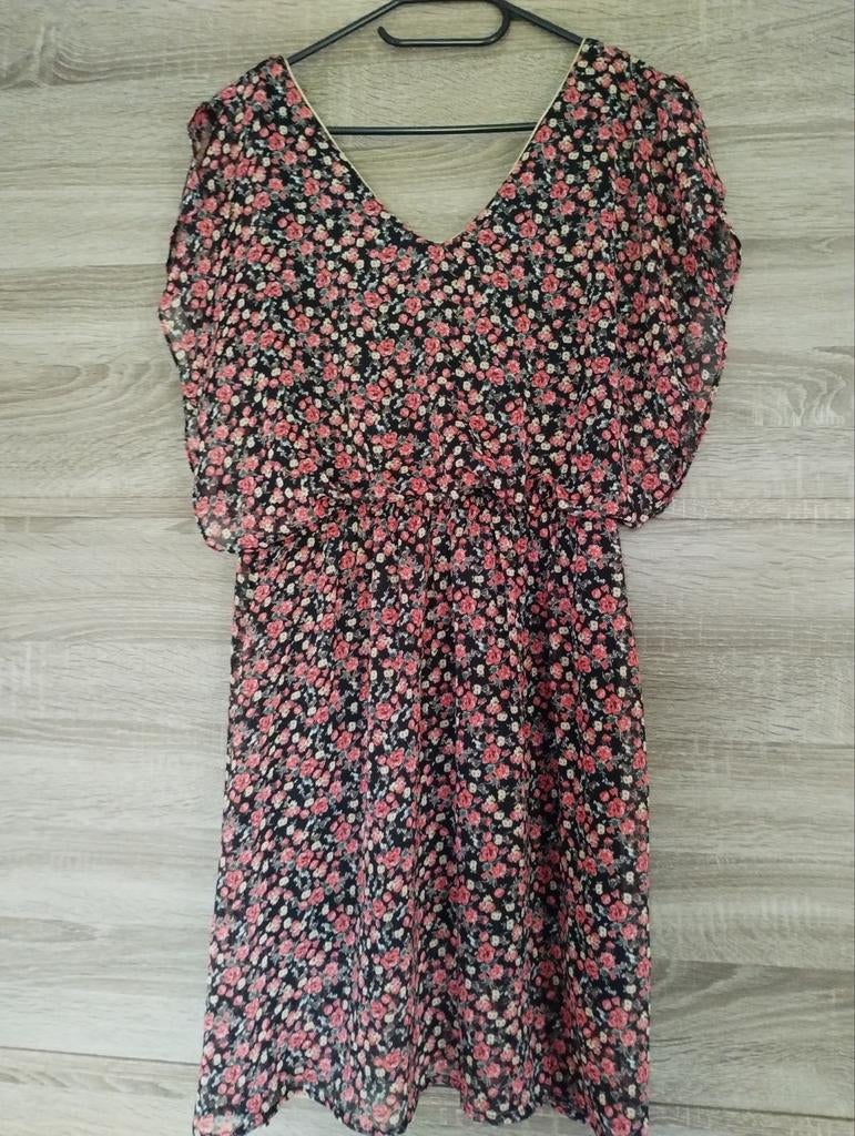 Robe fleurie M, Enlèvement