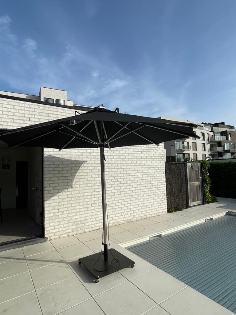 Royal Botania parasol met verrijdbare voet, Tuin en Terras, Parasols, Ophalen, Zo goed als nieuw, Waterdicht, Stokparasol