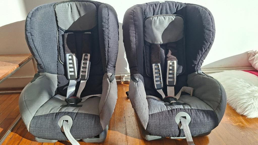 2 sièges auto, Enfants & Bébés, Romer, Enlèvement ou Envoi, Dossier réglable, 9 à 18 kg