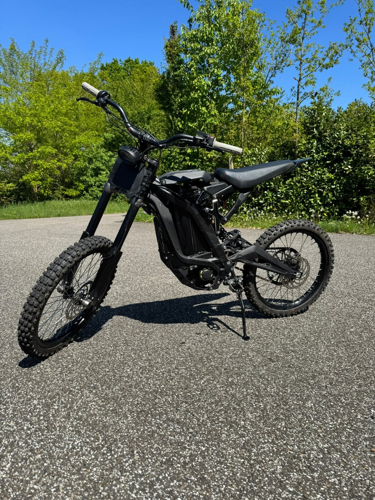 Surron light bee x (offroad), Fietsen en Brommers, Ophalen, Zo goed als nieuw