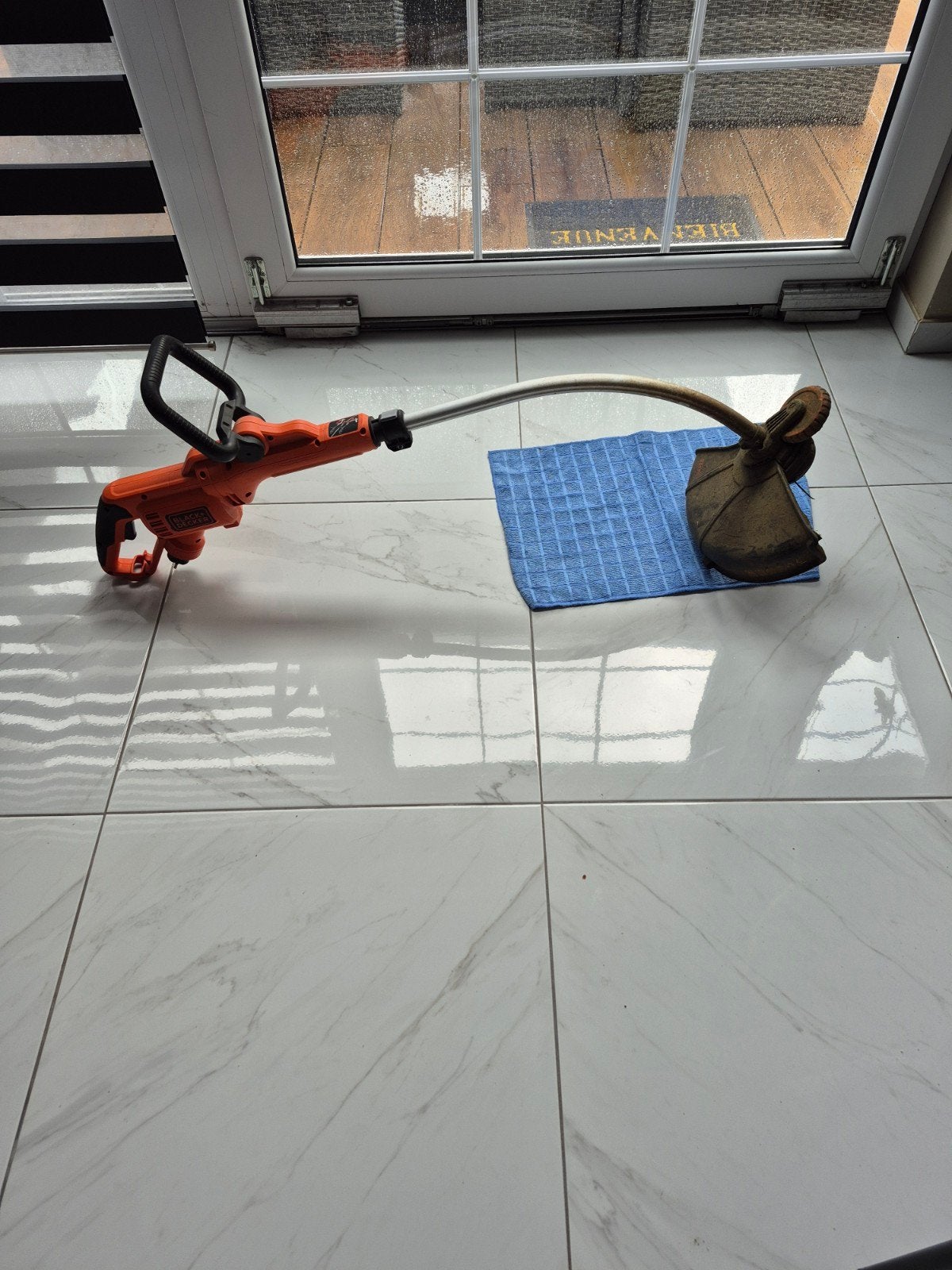 Bosmaaier Black and Decker, Ophalen
