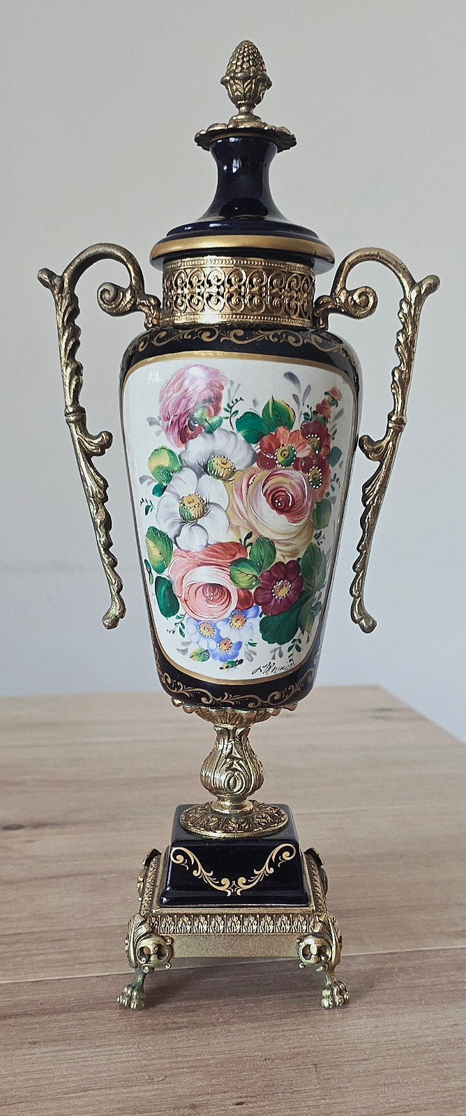 Urne - Italian Porcelain - Vase couvert néoclassique en porc, Ophalen, Brons