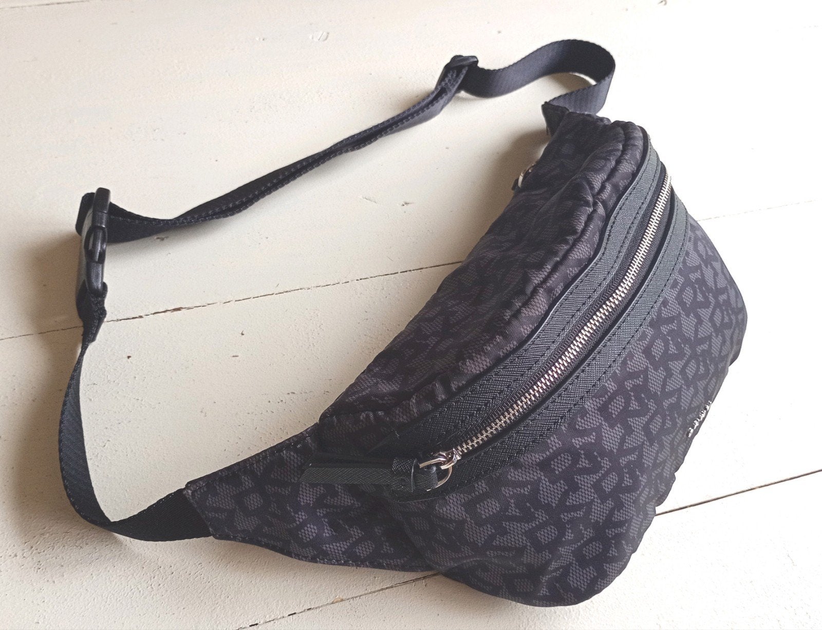 Sac banane DKNY, Bijoux, Sacs & Beauté, Sacs | Sacs Femme, Enlèvement, Noir