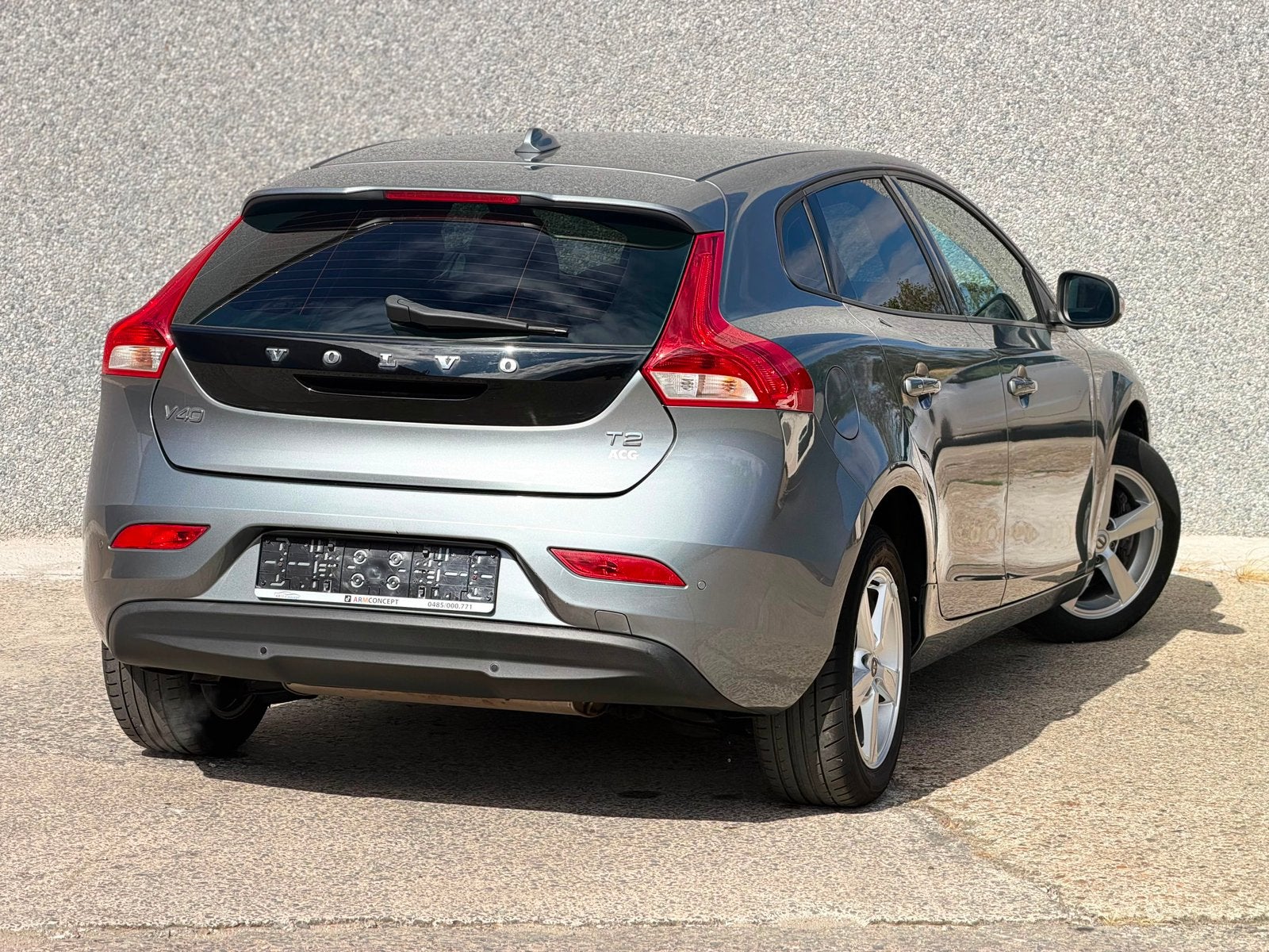 Volvo V40 T2 Essence 2018 GARANTIE 12 Mois 80000km 1er prop, Auto's, Volvo, Euro 6, https://public.car-pass.be/vhr/ee1620a2-bc2f-4836-8f9f-fbda8f2d93a1