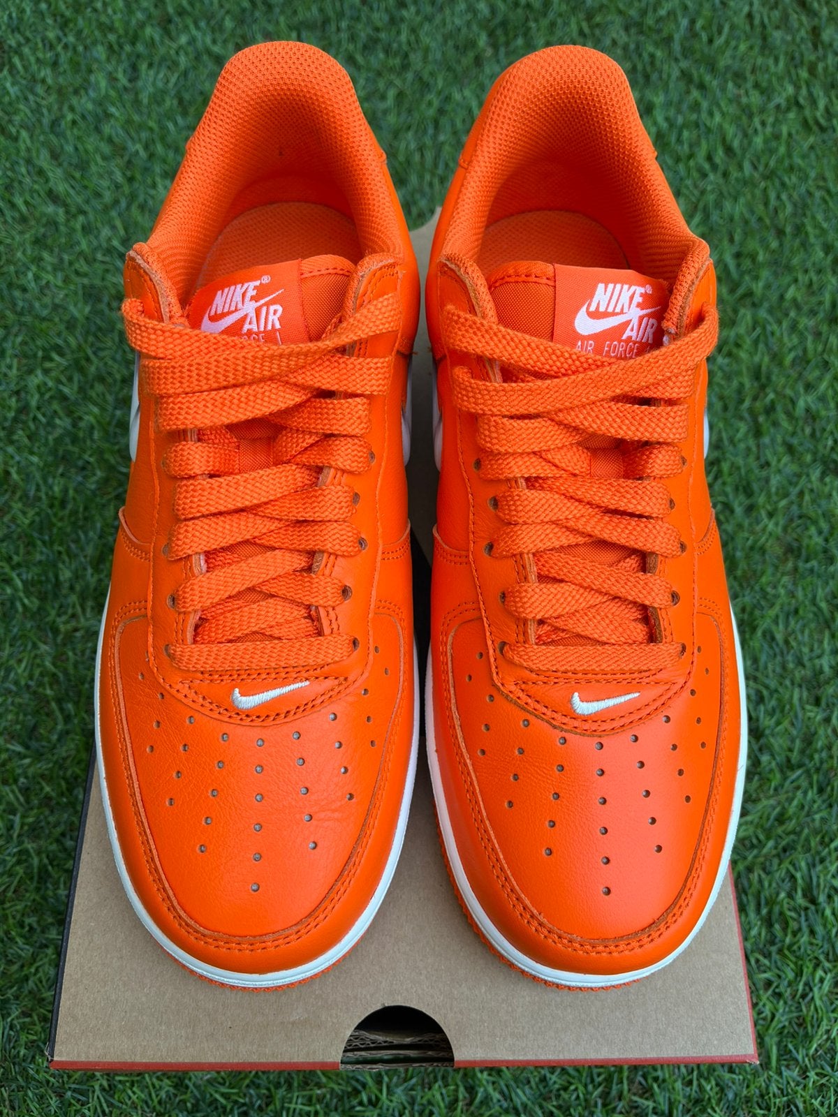 Nike Air Force 1 Low Retro Safety orange and summit white, Ophalen of Verzenden, Nieuw