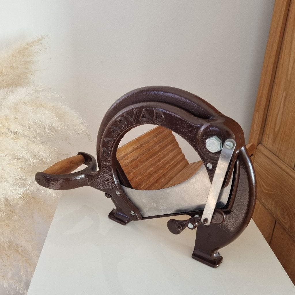 Vintage Raadvad Bread Slicer – Cast Iron & Wood – Denmark, Snijmachine, Ophalen of Verzenden, Gebruikt