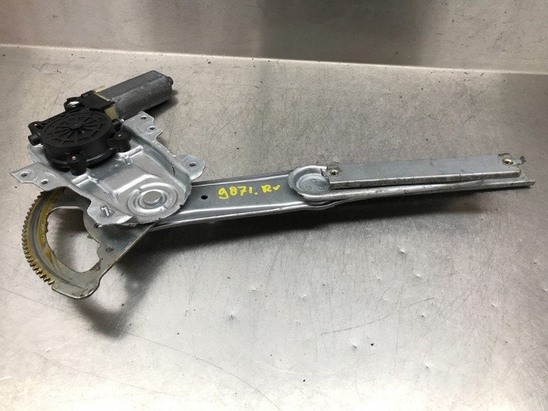 VITRE MECANISME AVANT DROIT Toyota Yaris (P1), Utilisé, Toyota