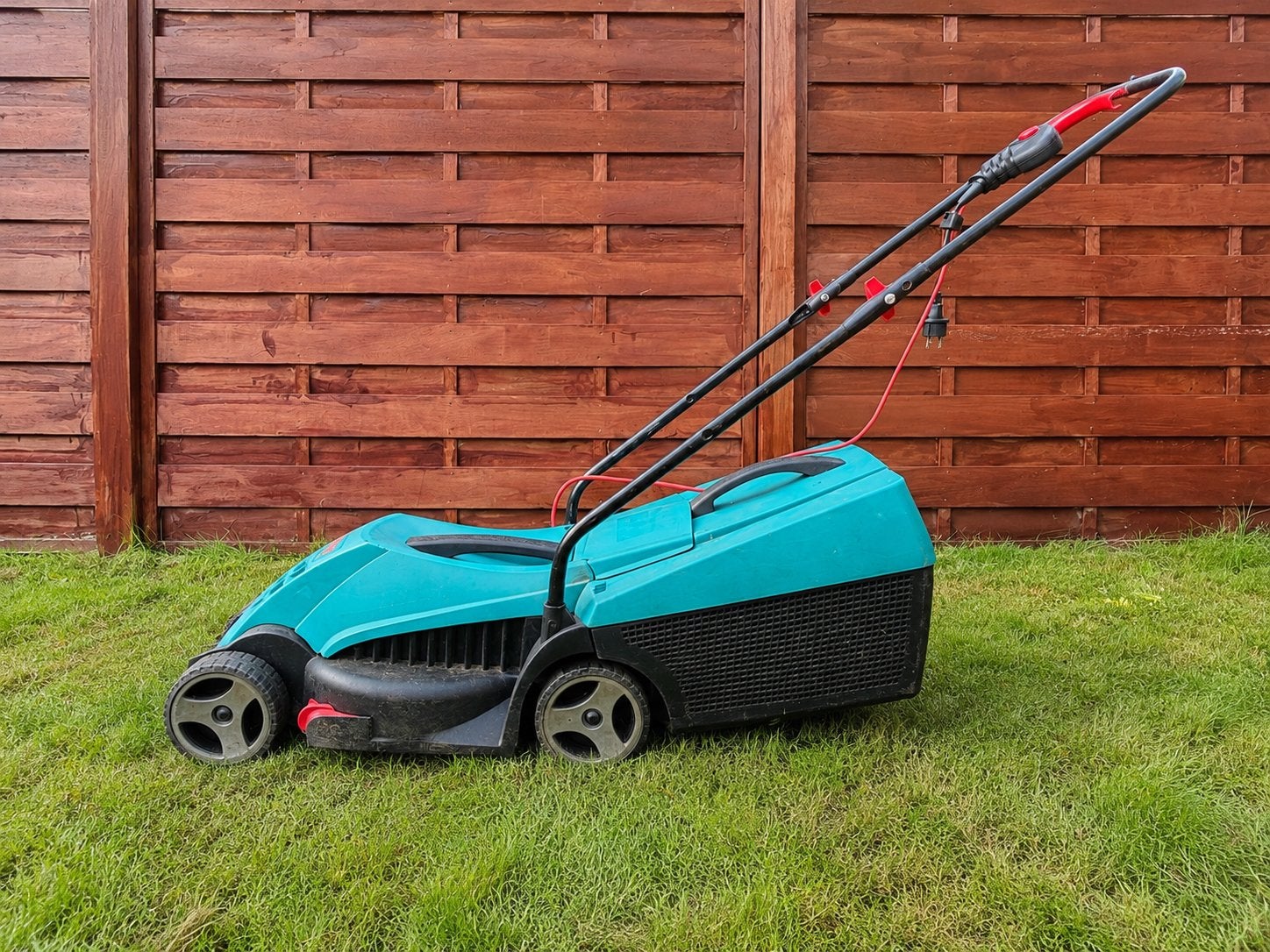 Bosch ARM 32 elektrische grasmaaier – 1200 W, Tuin en Terras, Grasmaaiers, Ophalen, Gebruikt, Elektrische grasmaaier, Opvangbak