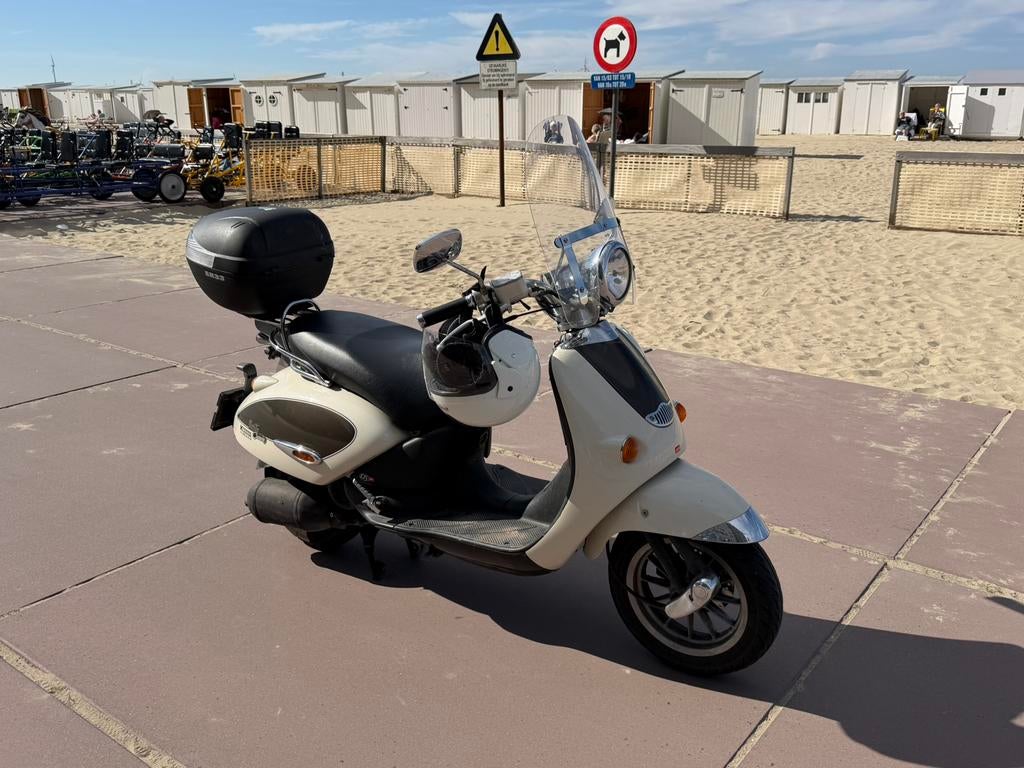 Aprilia Mojito 125, Fietsen en Brommers, Ophalen, Zo goed als nieuw