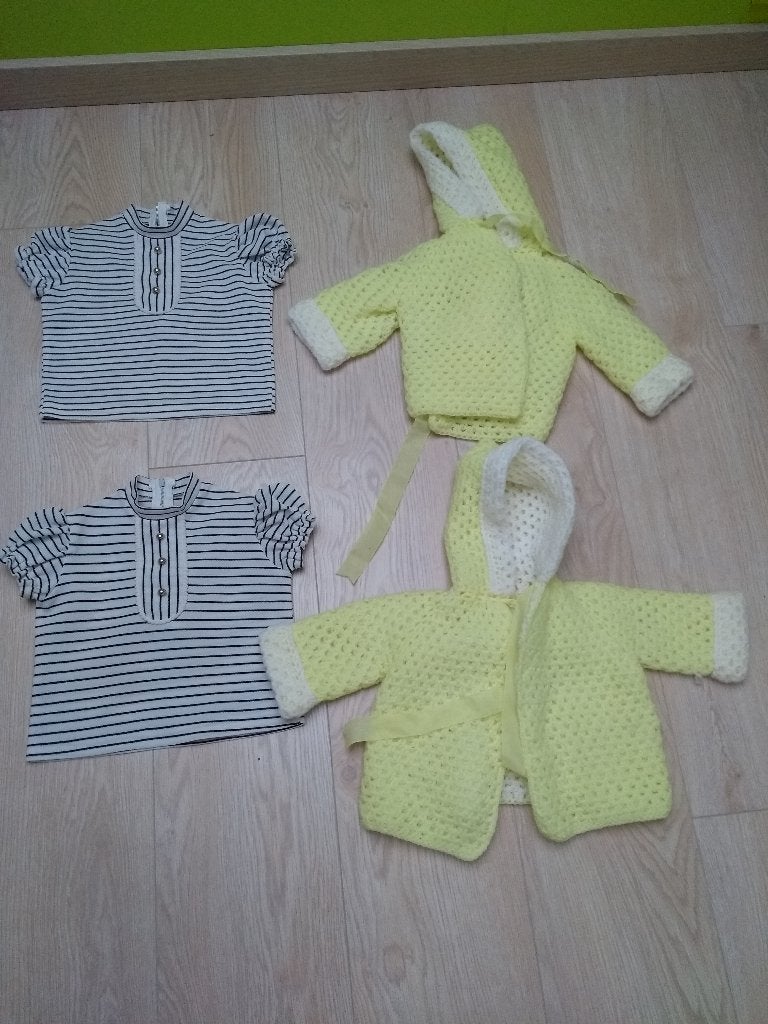 babykledij tweeling  t-schirt (2) + truitje (2) + jasje (1), Kinderen en Baby's, Ophalen
