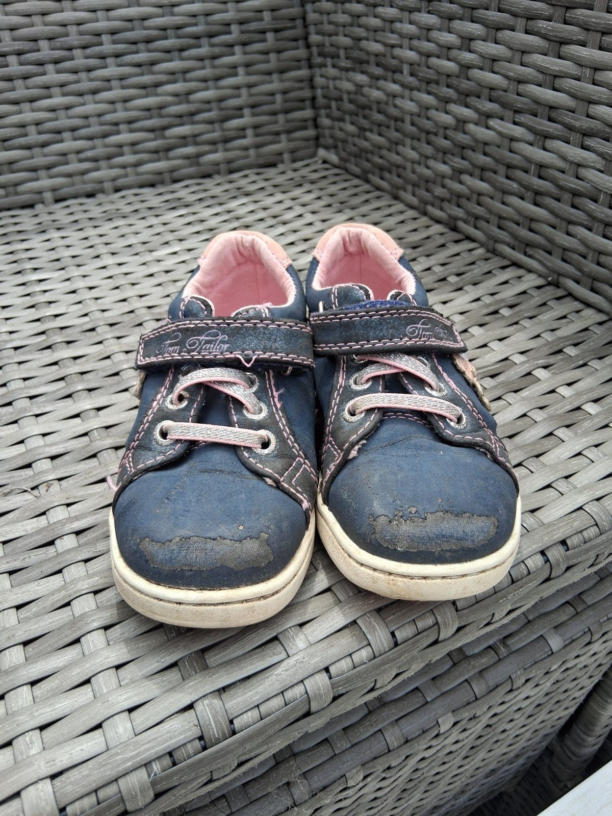 Kinderen schoenen, Enlèvement