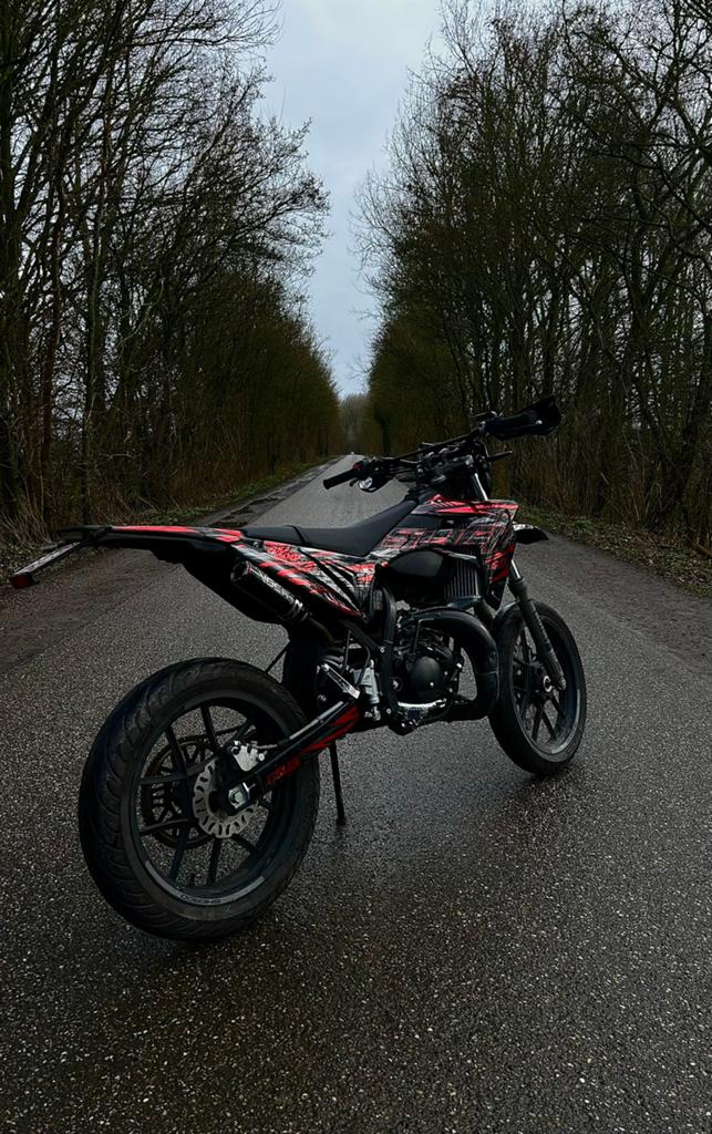 Sherco SM-RS 50 + 8 liter motorolie, Fietsen en Brommers, Brommers | Crossbrommers, Gebruikt, Overige merken, Ophalen
