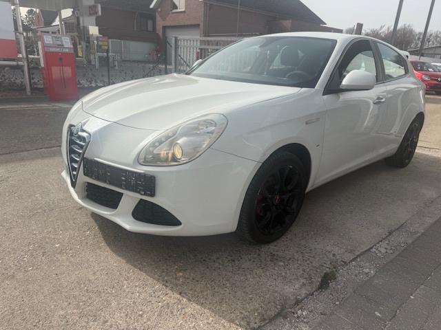 Alfa Giulietta Benzine Veel KM Rijdt TOP!, Auto's, Euro 5, 4 cilinders, Wit, Bedrijf