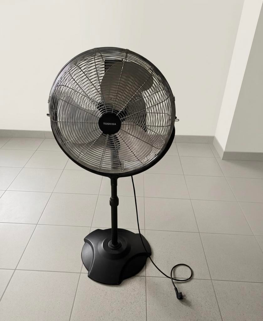 Gratis Tecnolux Statiefventilator (200W) – Industriële, Elektronische apparatuur, Ophalen, Zo goed als nieuw, Statiefventilator