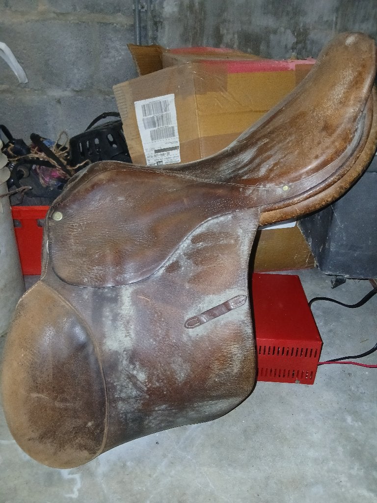 Oude zadels voor leerlingen zadelmaker, Animaux & Accessoires, Chevaux & Poneys | Selles, Enlèvement, Utilisé, Autres espèces