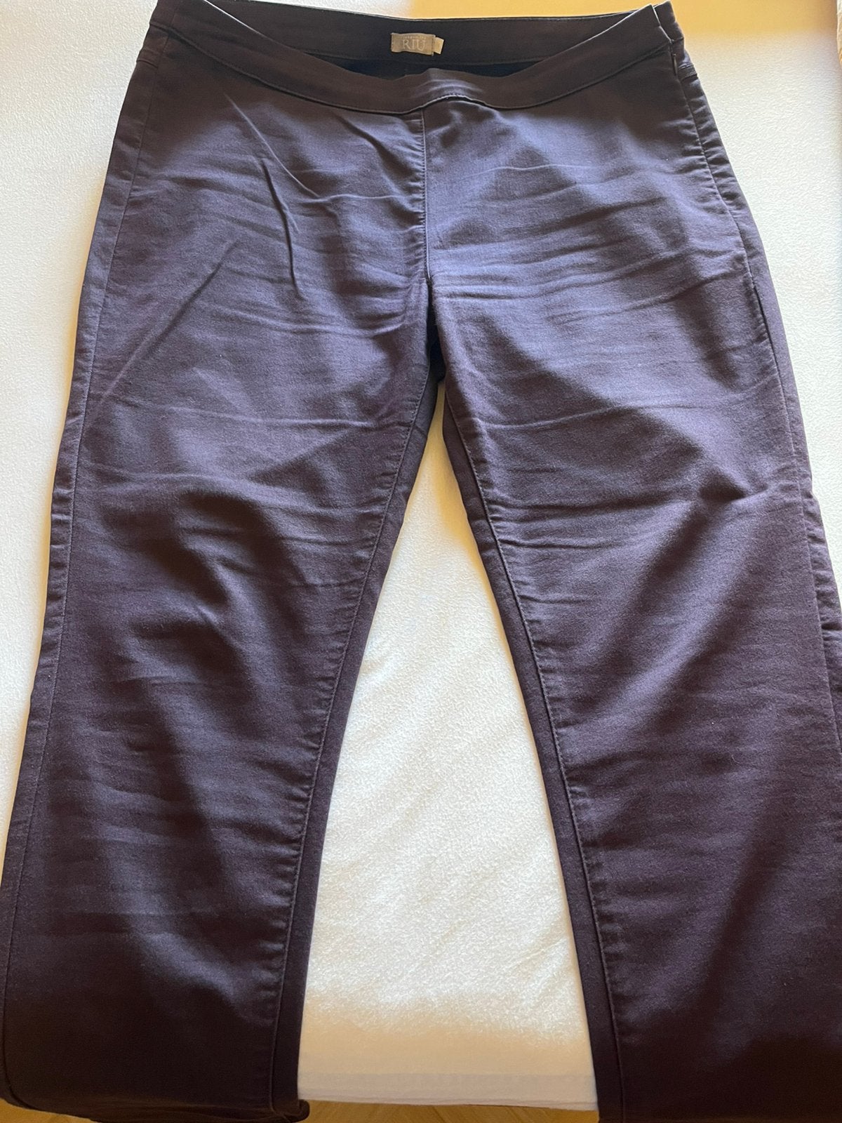 Pantalon aubergine. T 44. Marque RIU, Enlèvement, Comme neuf, Taille 42/44 (L), Autres couleurs
