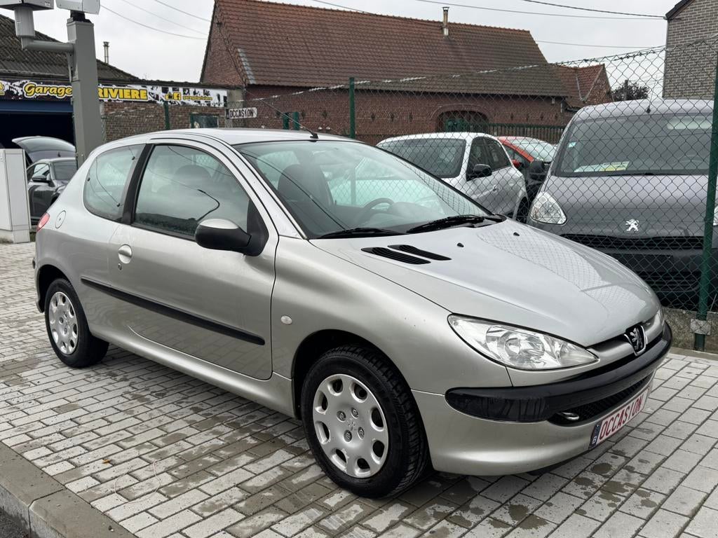Peugeot 206 ( Garantie 12 mois), 1124 cm³, Argent ou Gris, Entreprise, https://public.car-pass.be/vhr/77a49cc6-595e-440c-b4ab-59c713fddbc6