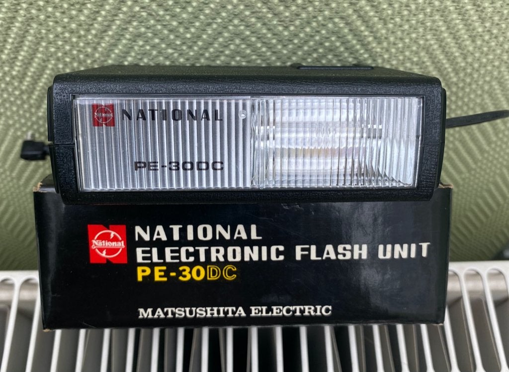 Flash appareil Unité de flash électronique nationale PE-30DC, Envoi, Utilisé, Lampe flash, National