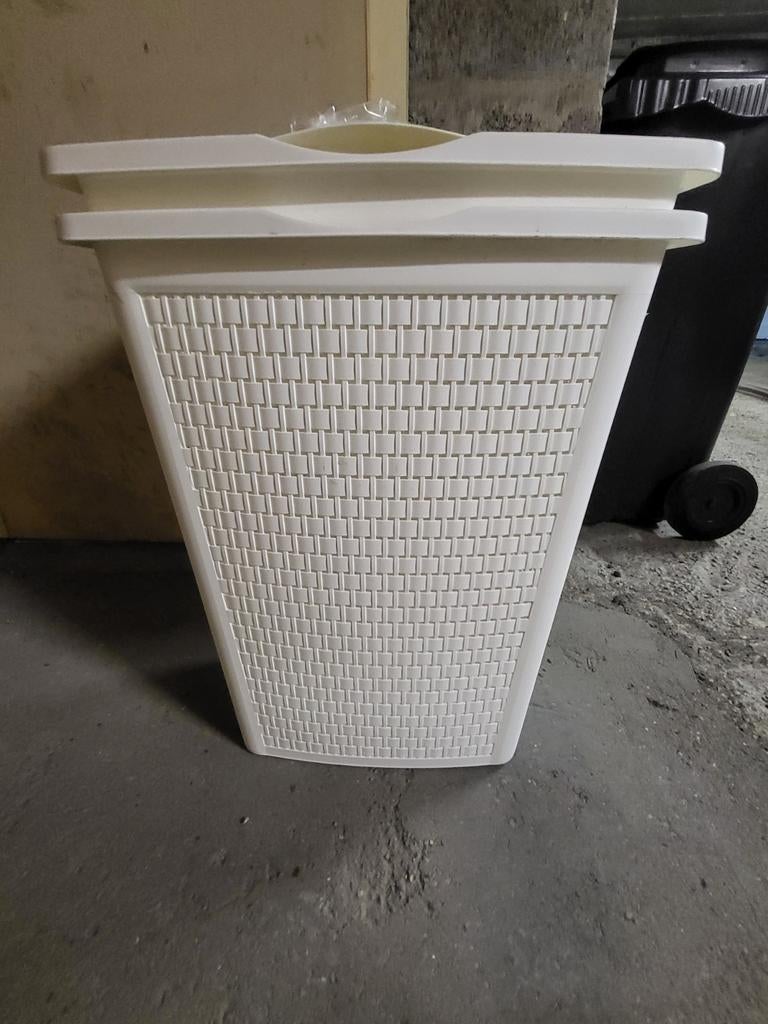 2 paniers à linge, Enlèvement