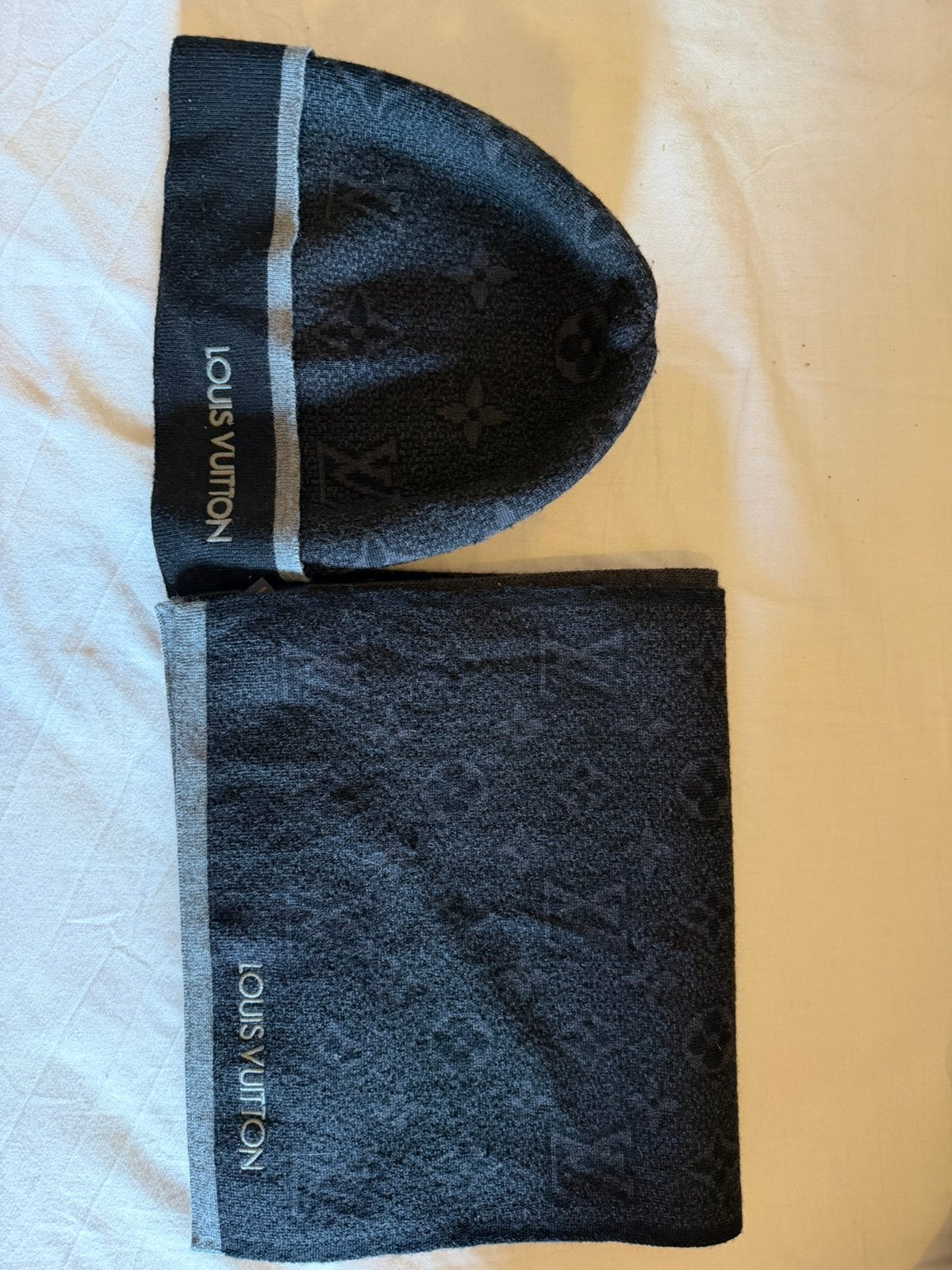 Louis vuitton muts en sjaak, Enlèvement, Comme neuf, Bonnet