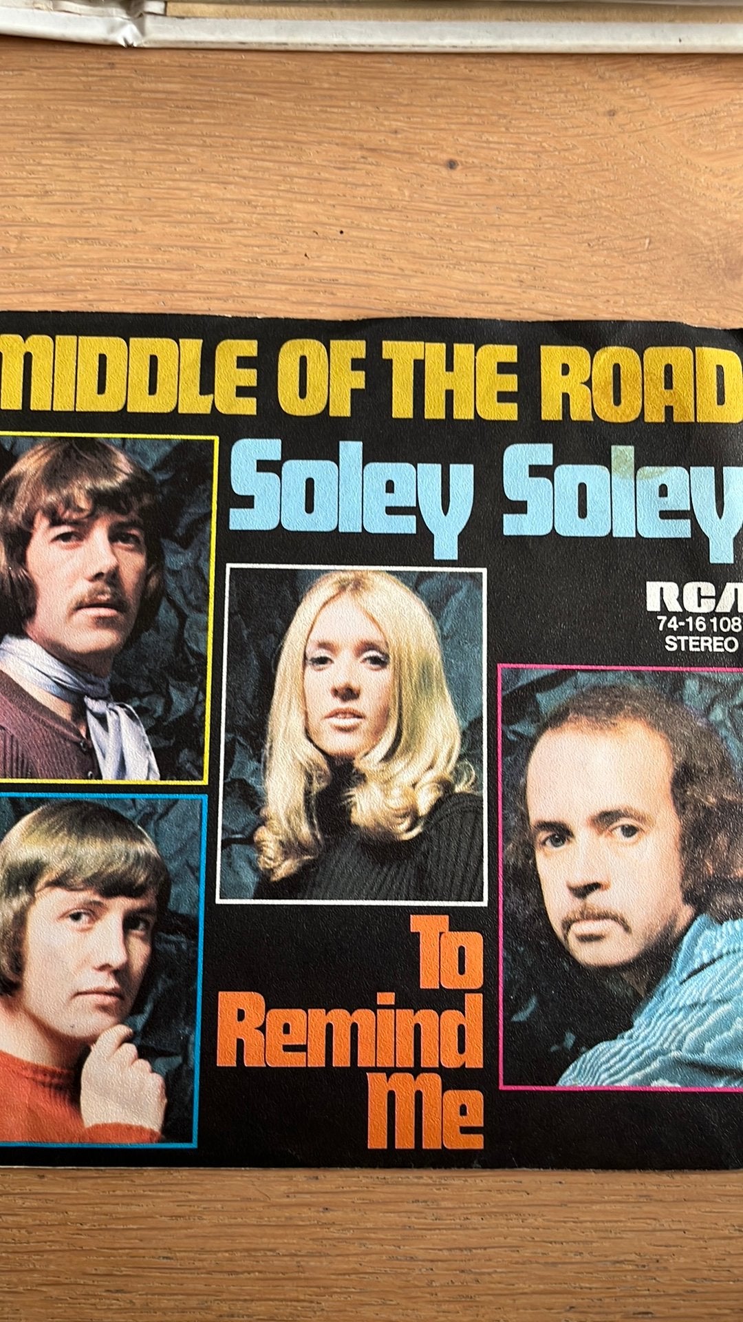 Midel of the road , Soley Soley, CD & DVD, Vinyles | Compilations, Enlèvement, Comme neuf, Pop