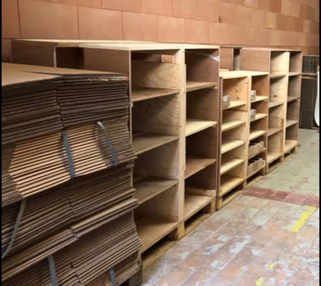 Houten rekken/ opbergsysteem – ideaal voor atelier/ magazijn, Ophalen, Gebruikt