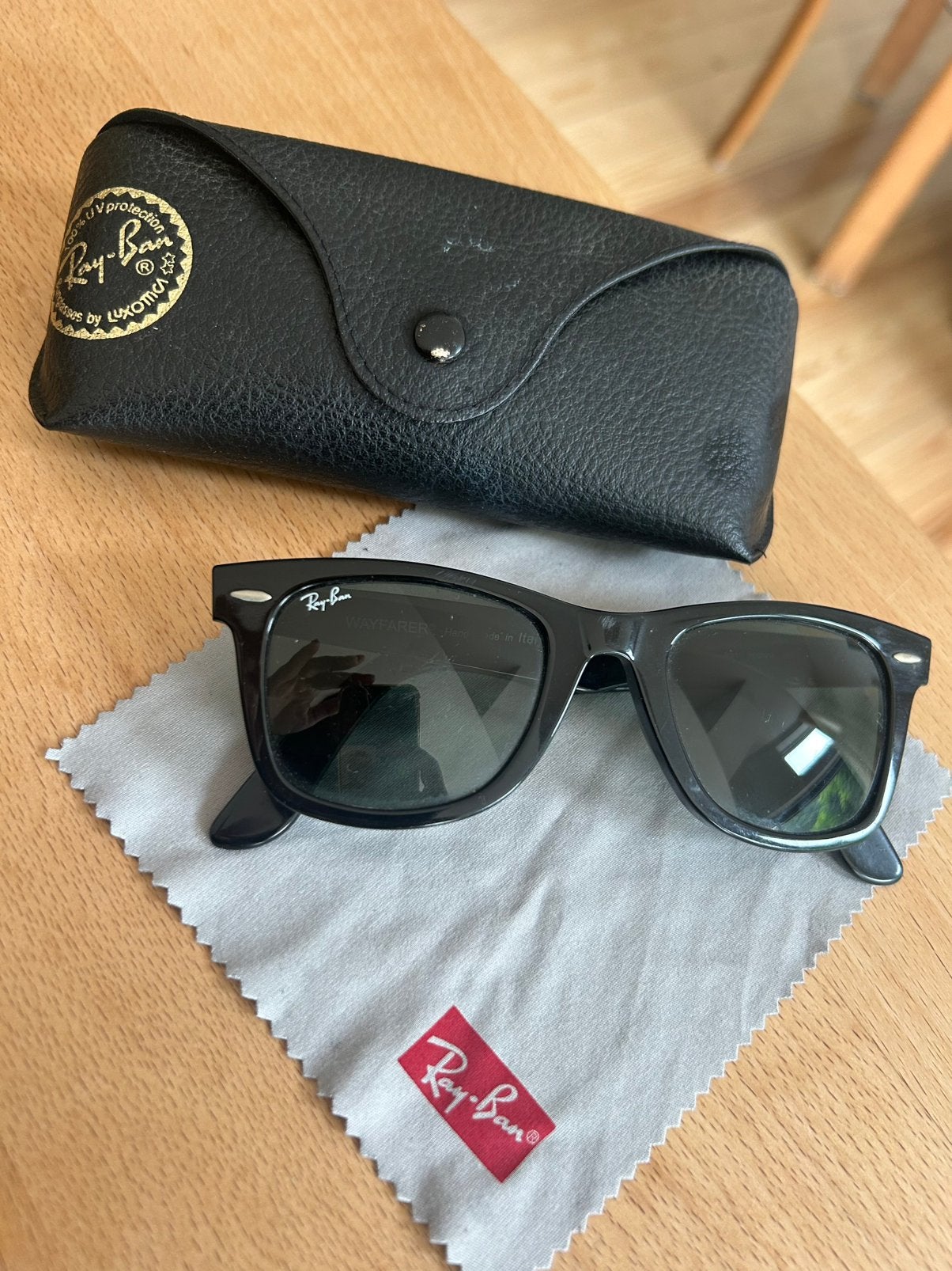Ray-Ban Wayfarer noires originales – étui et chiffon Ray-Ban, Comme neuf, Enlèvement, Ray-Ban, Lunettes
