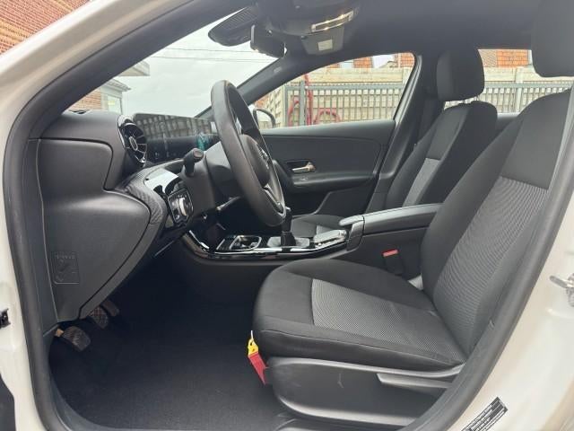 Caméra « ESSENCE »  Mercedes Classe A/Carplay/Navi/PDC/2022, Autos, Boîte manuelle, Entretenue par le concessionnaire, Noir, 5 portes