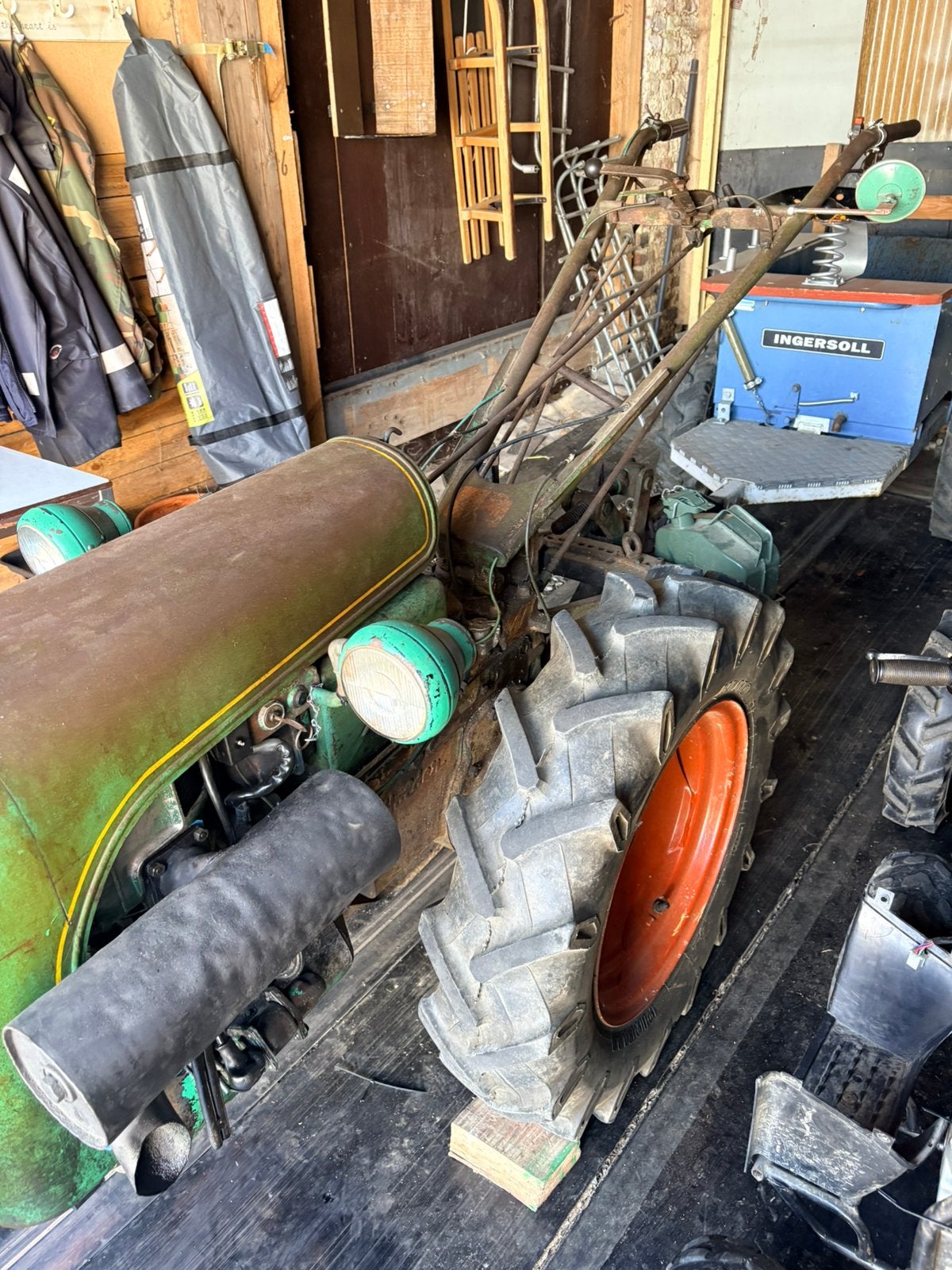 Holder E12 met papieren voor op de weg, Ophalen, Gebruikt, Tuinfrees