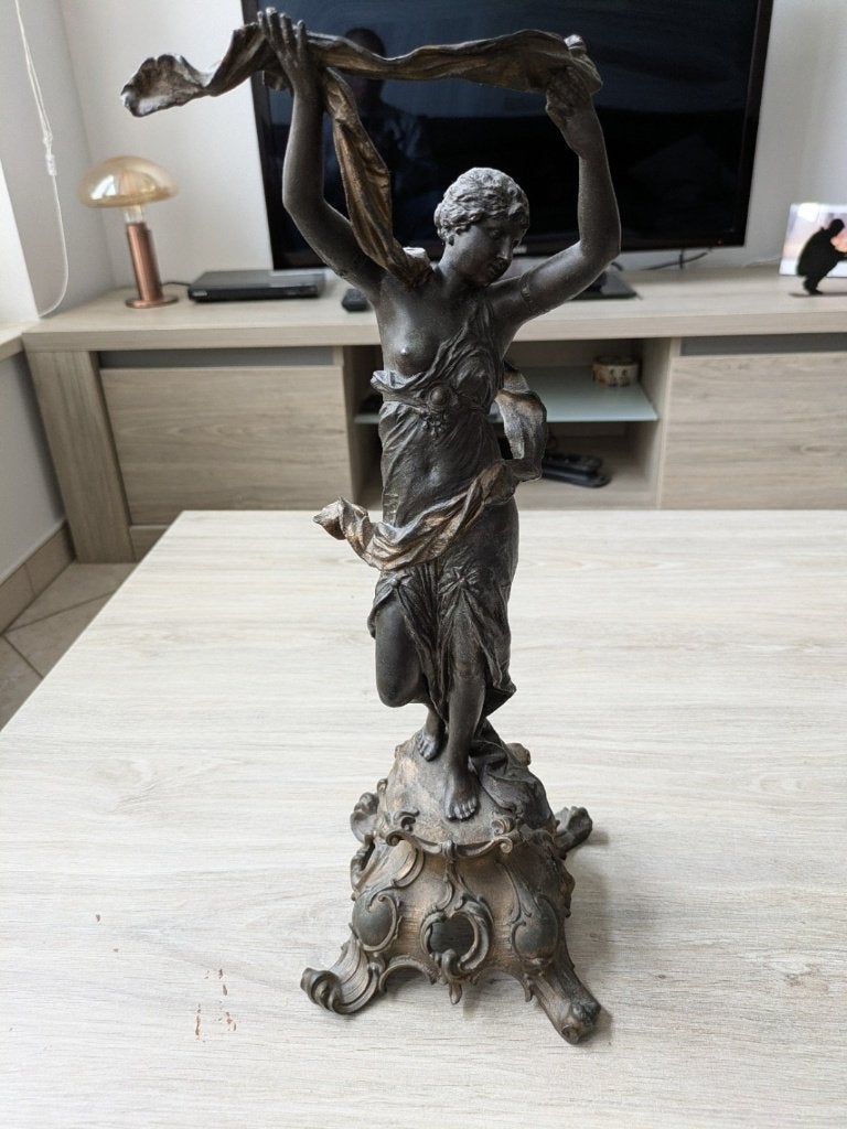 image en zamak figure féminine avec tissu, Statue, Patiné, Art nouveau, Enlèvement