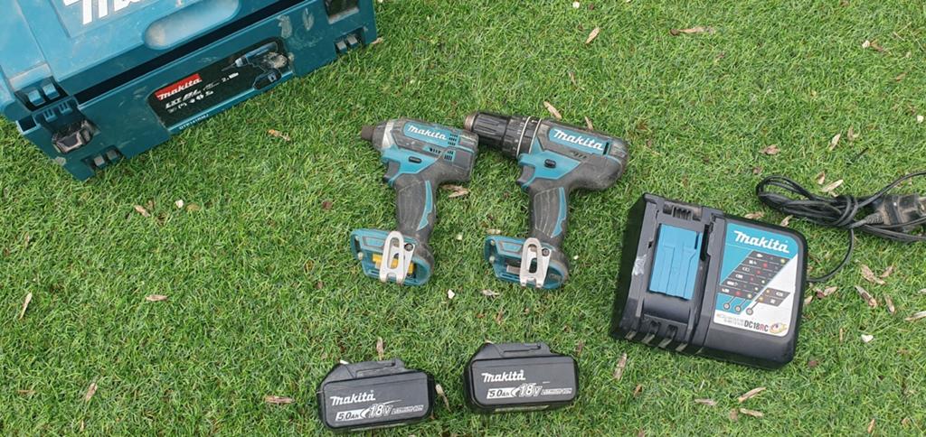 Perceuse-visseuse à percussion sans fil Makita DLX2131TJ 18, Bricolage & Construction, Outillage | Foreuses, Enlèvement ou Envoi
