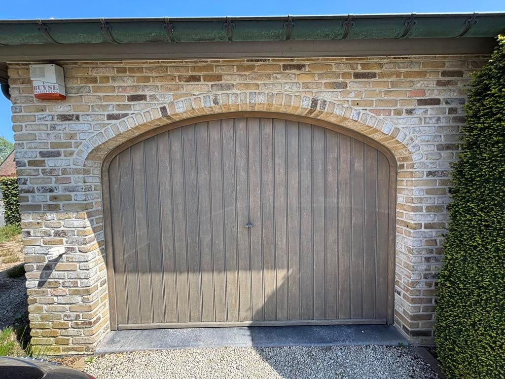 Garagepoort hout, naar binnen draaiend, Ophalen, Gebruikt