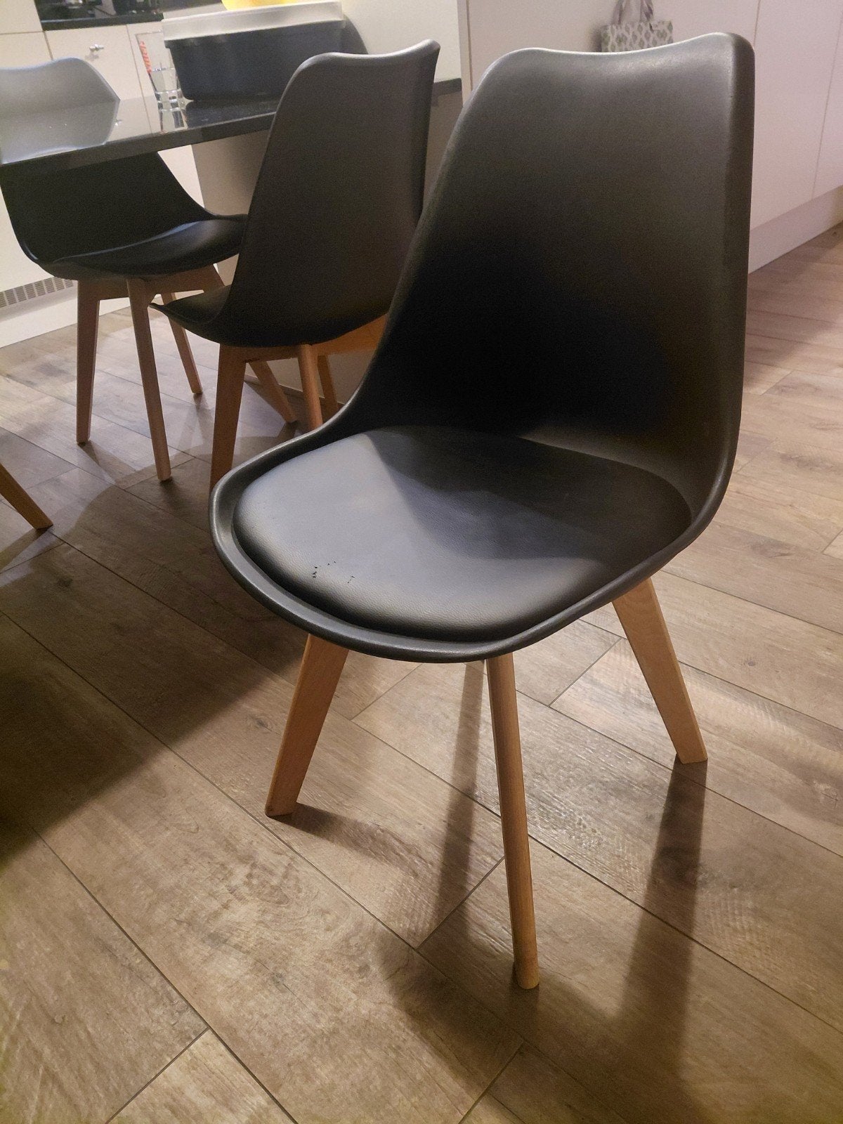4 stoelen zwart met hout, Huis en Inrichting, Stoelen, Ophalen, Zwart, Hout