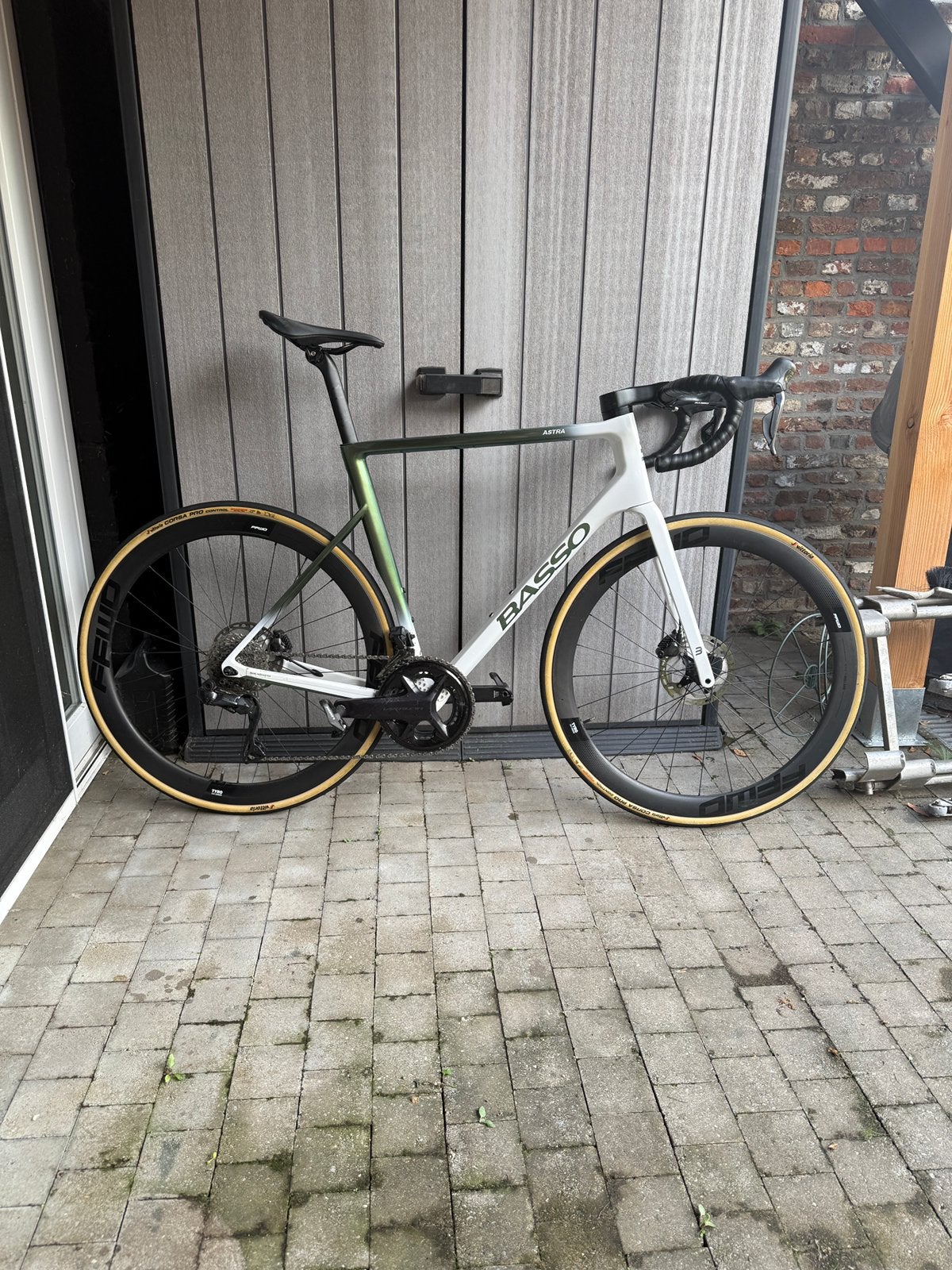 Basso astra  2023 - ultegra di2 12sp - ffwd tyro wielset, 28 inch, Gebruikt, Carbon, Heren