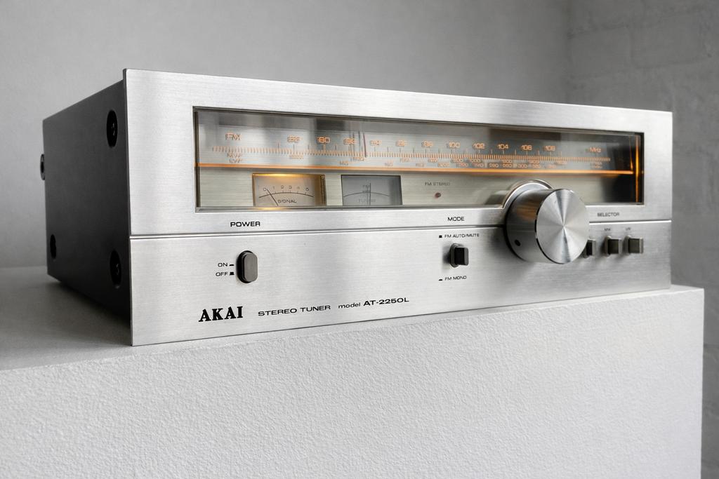 Akai AT-2250L - vintage radiotunerontvanger, Ophalen of Verzenden, Gebruikt, Radio