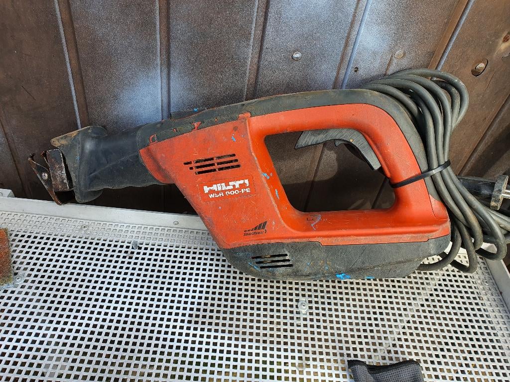 Scie alternative HILTI WSR 900-PE Scie alternative pendulair, 1200 watts ou plus, 70 mm ou plus, Scie sabre, Hilti