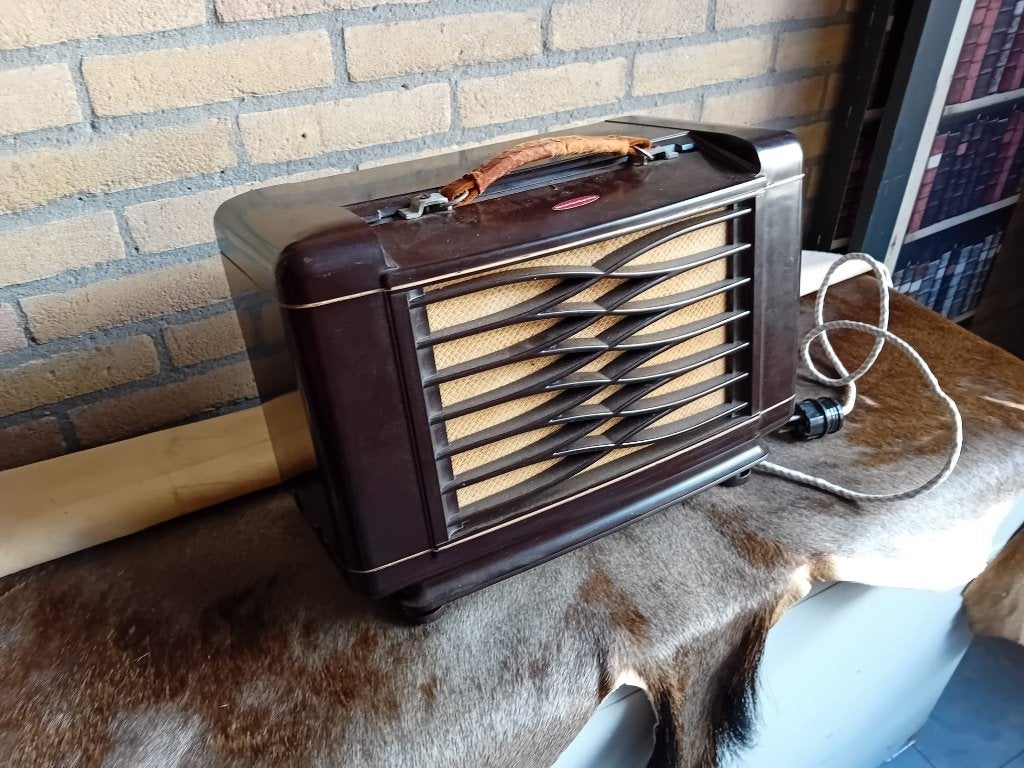 Samick gitaarversterker ingebouwd in oude bakelieten radio, Ophalen of Verzenden, Gebruikt, Gitaar, Minder dan 50 watt