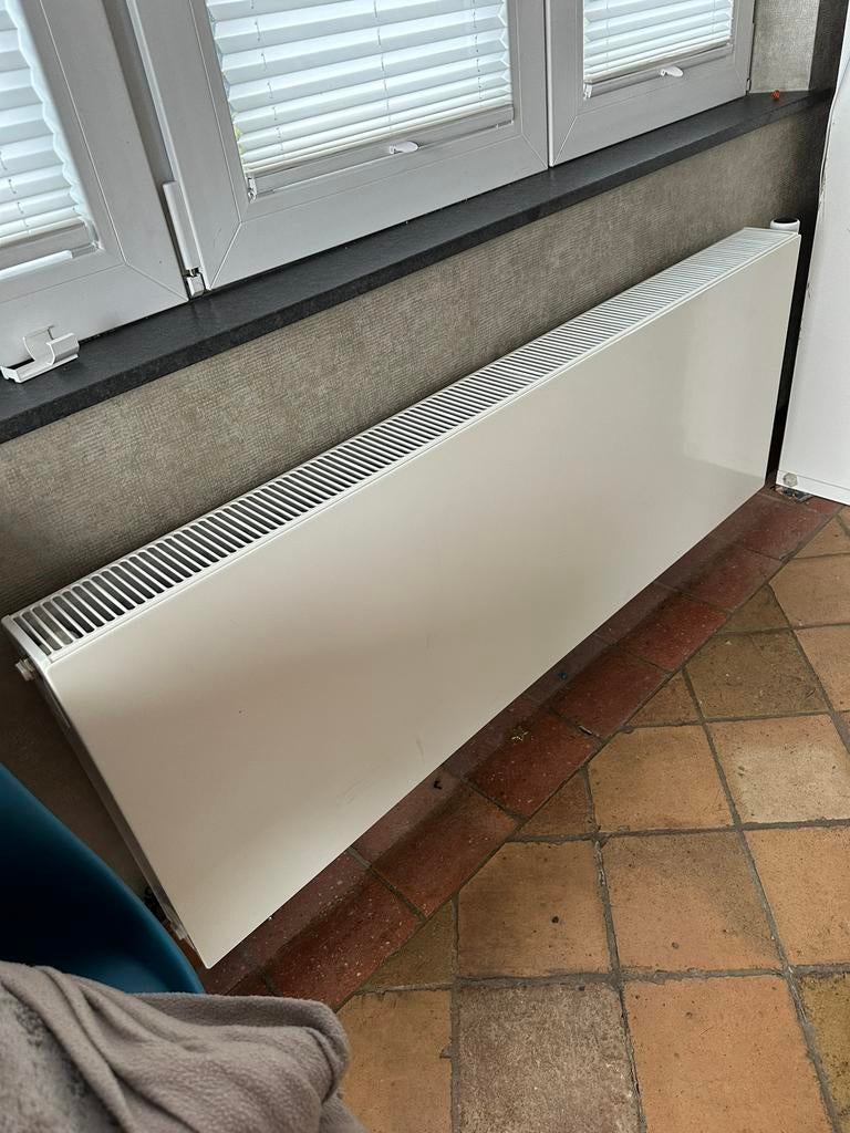Radiateur Longueur 135 cm, Ophalen, Zo goed als nieuw, Radiator