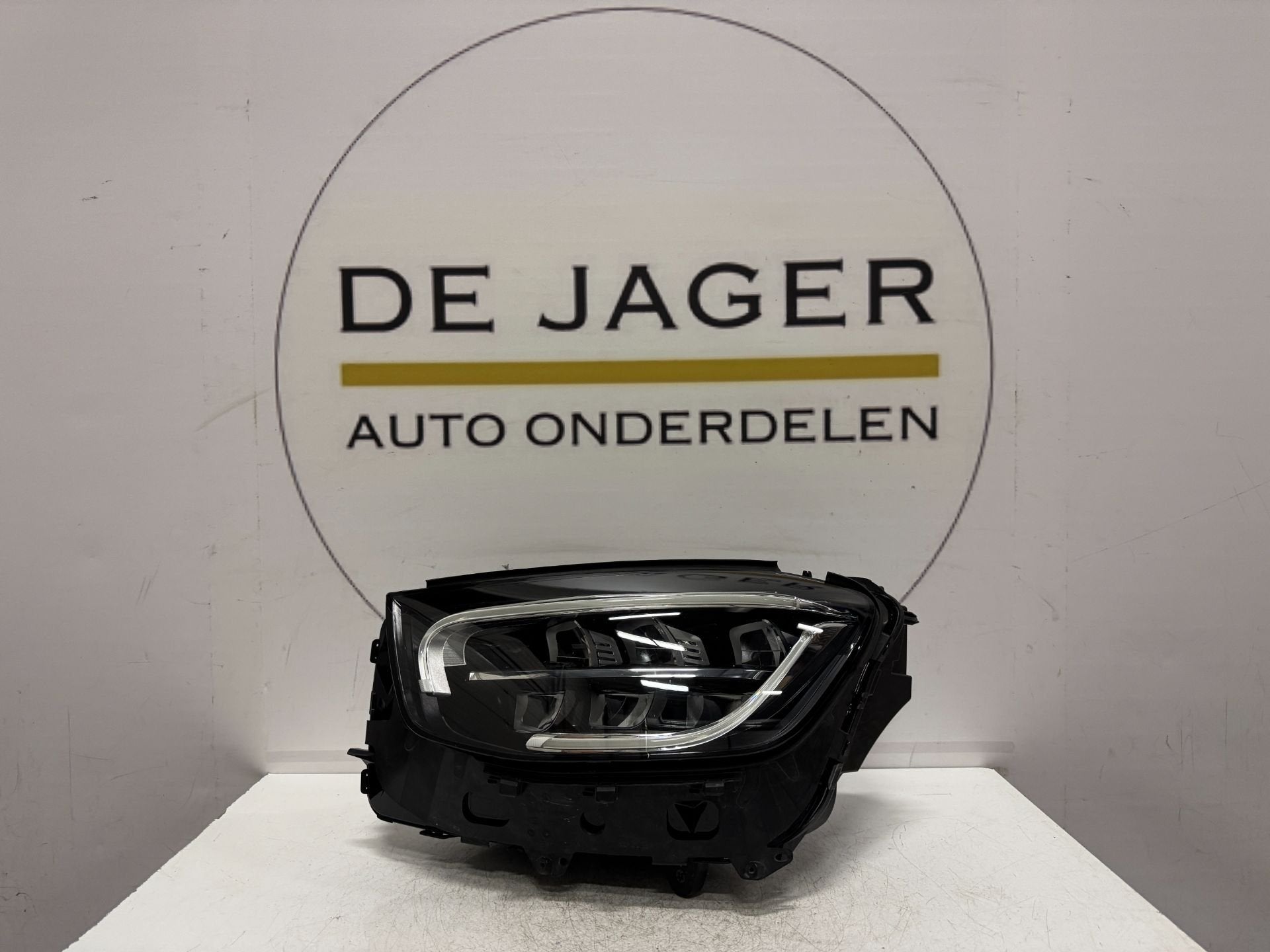 W253 GLC FACELIFT HIGH PERFORMANCE KOPLAMP LINKS A2539066901, Gebruikt, Mercedes-Benz AG, Mercedes-Benz, Mercedesstrasse 120
70372  Stuttgart, DE