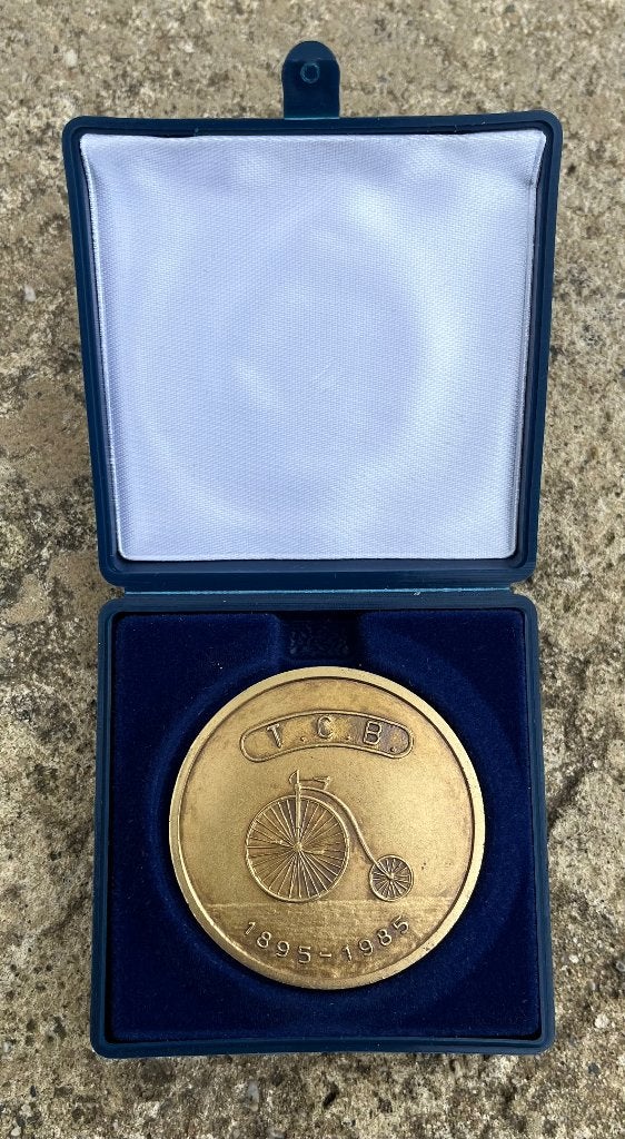 Medaille ter ere van 90-jarig bestaan van TOURING CLUB BELGI, Verzamelen, Retro, Overige typen, Ophalen